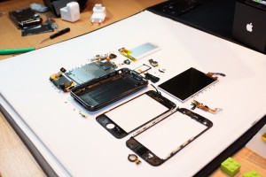 iphone 3g s fully disassembled1 300x200 iPhone 3gS: solo $179 per lhardware