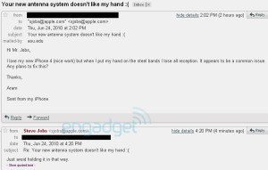 jobsemail 300x191 Corso per tenere in mano un iPhone 4